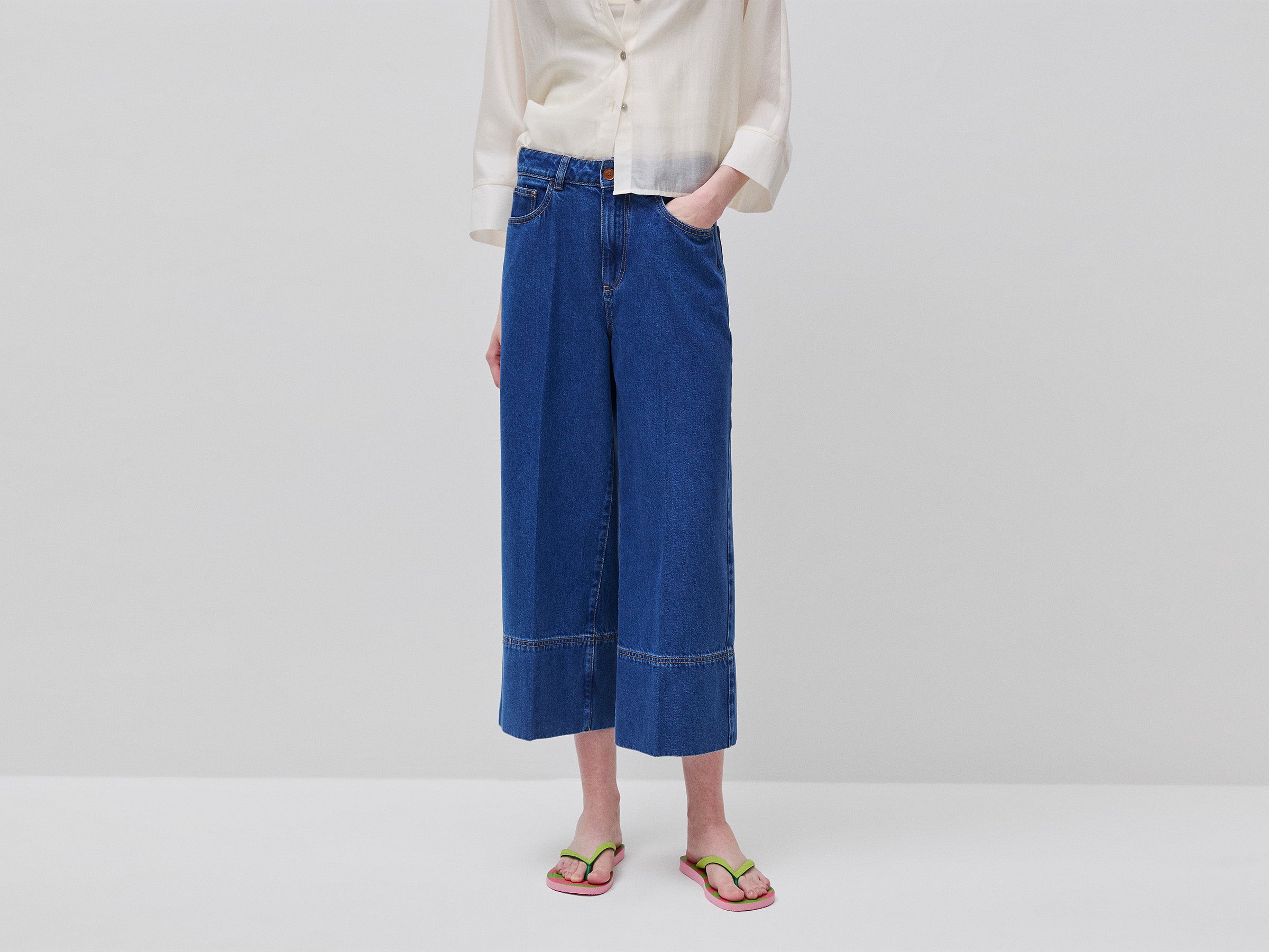 Calças em denim wide fit - ucb_image_F