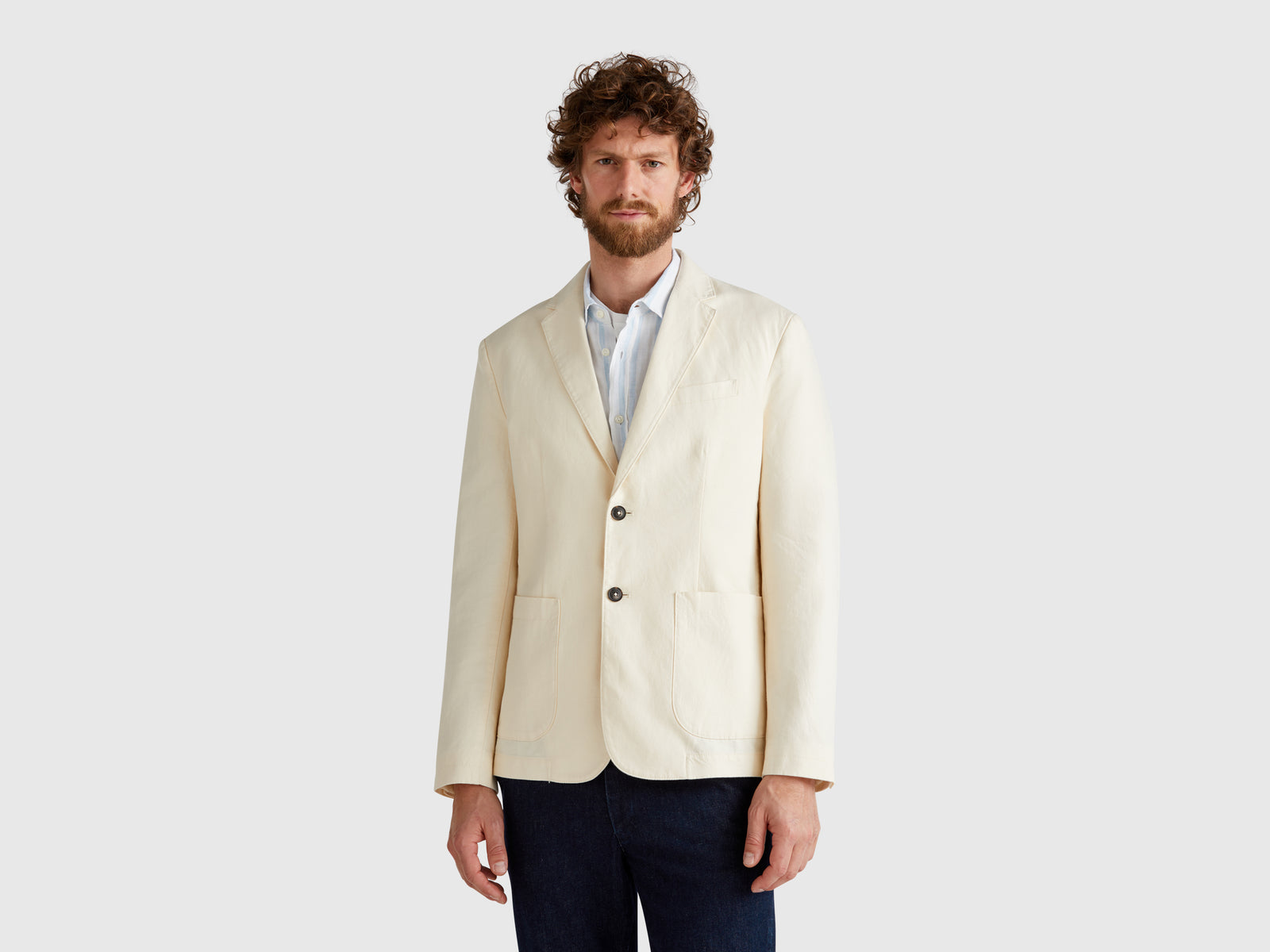 Blazer slim fit em mistura de viscose elástica. - ucb_image_F