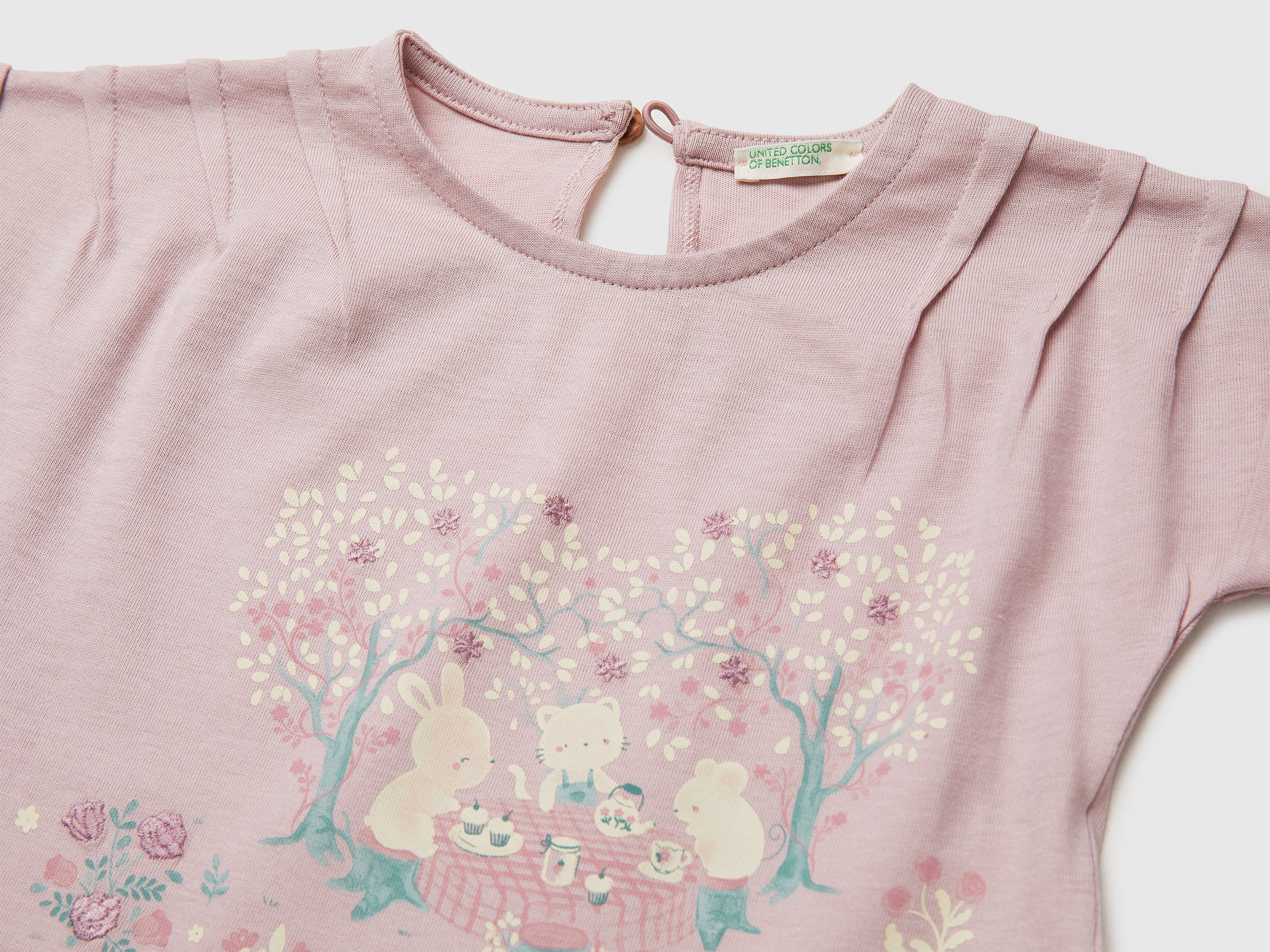 T-shirt com estampa e bordado - ucb_image_DS1