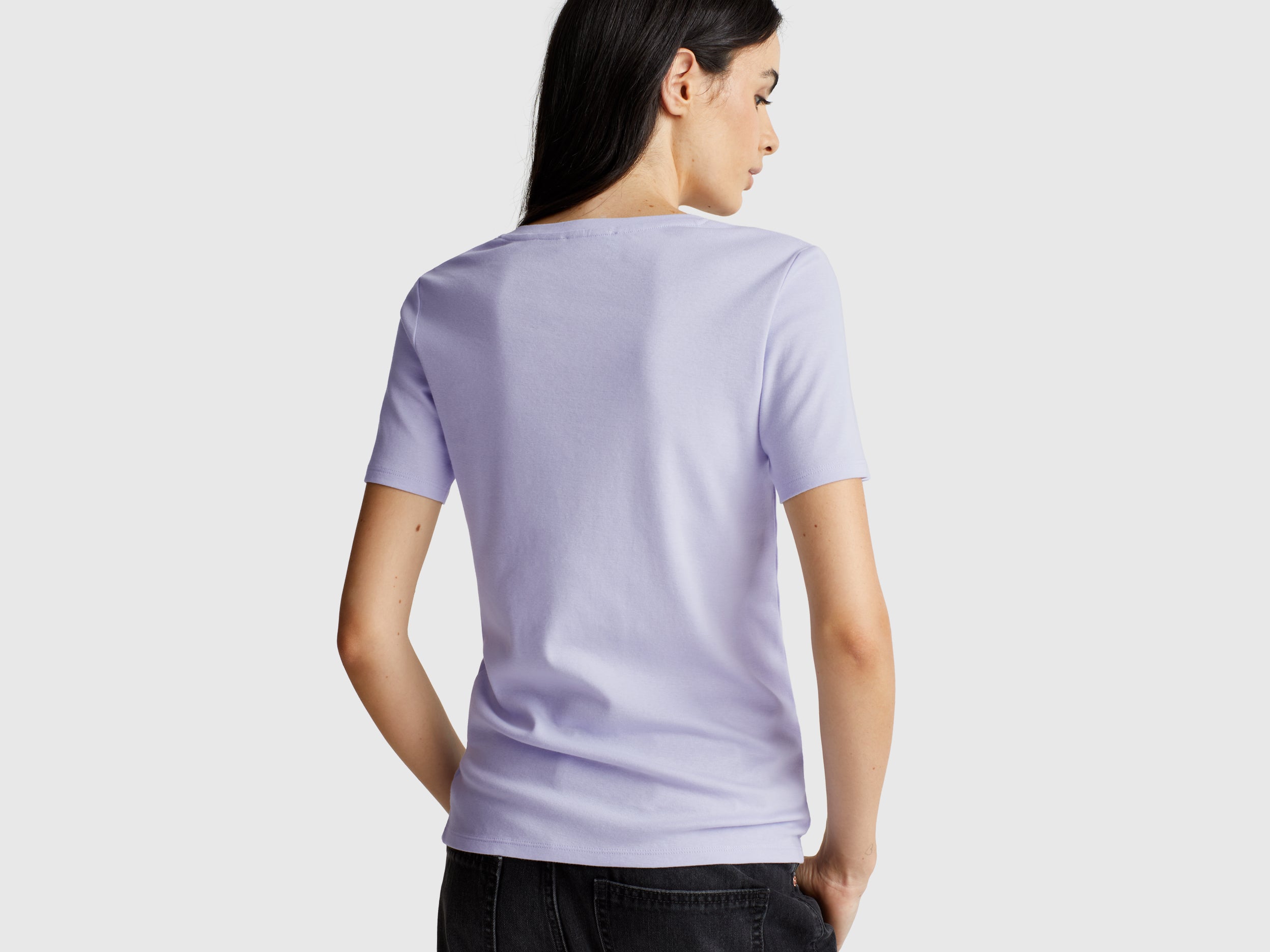 T-shirt em algodão puro com decote em V - ucb_image_B