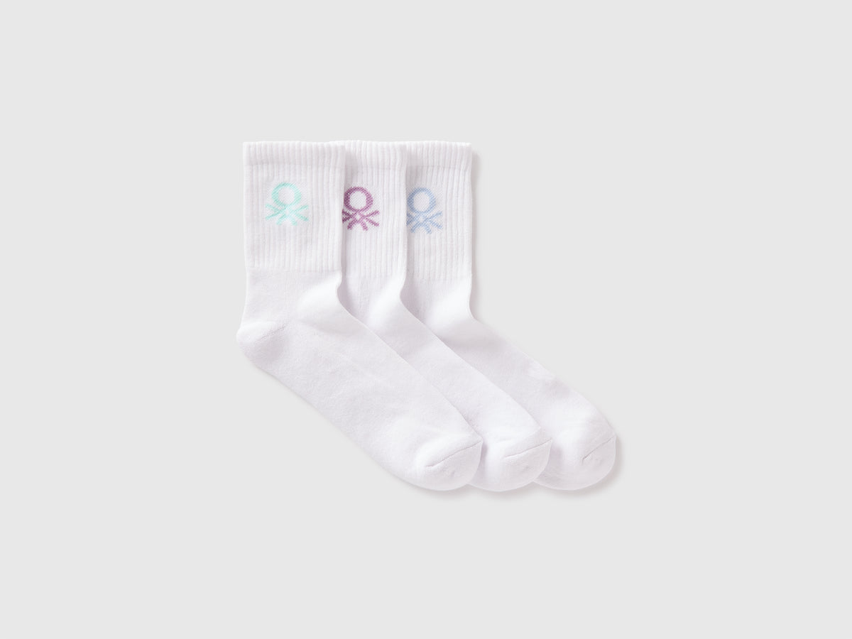 Três pares de meias brancas com logótipo colorido - ucb_image_FS
