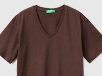 V-neck t-shirt in lightweight cotton - ucb_image_DS1
