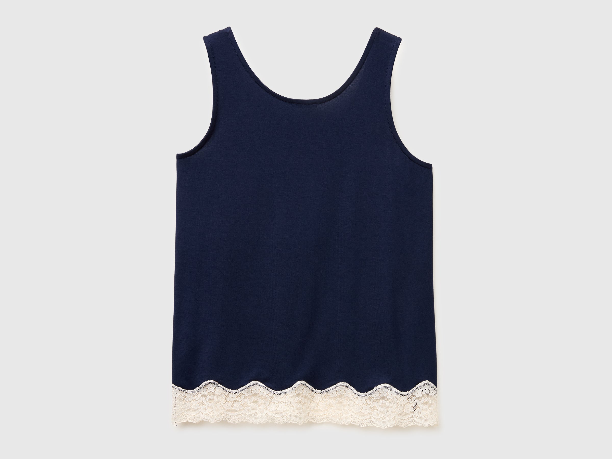 Flowing tank top with lace at the bottom - ucb_image_BS