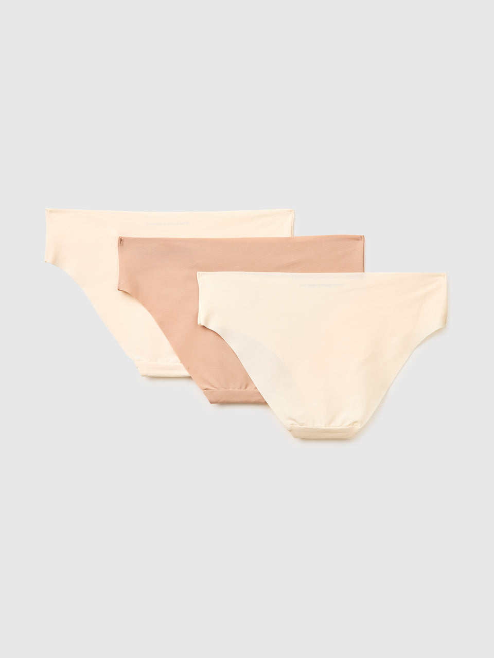 Three seamless briefs - ucb_image_BS