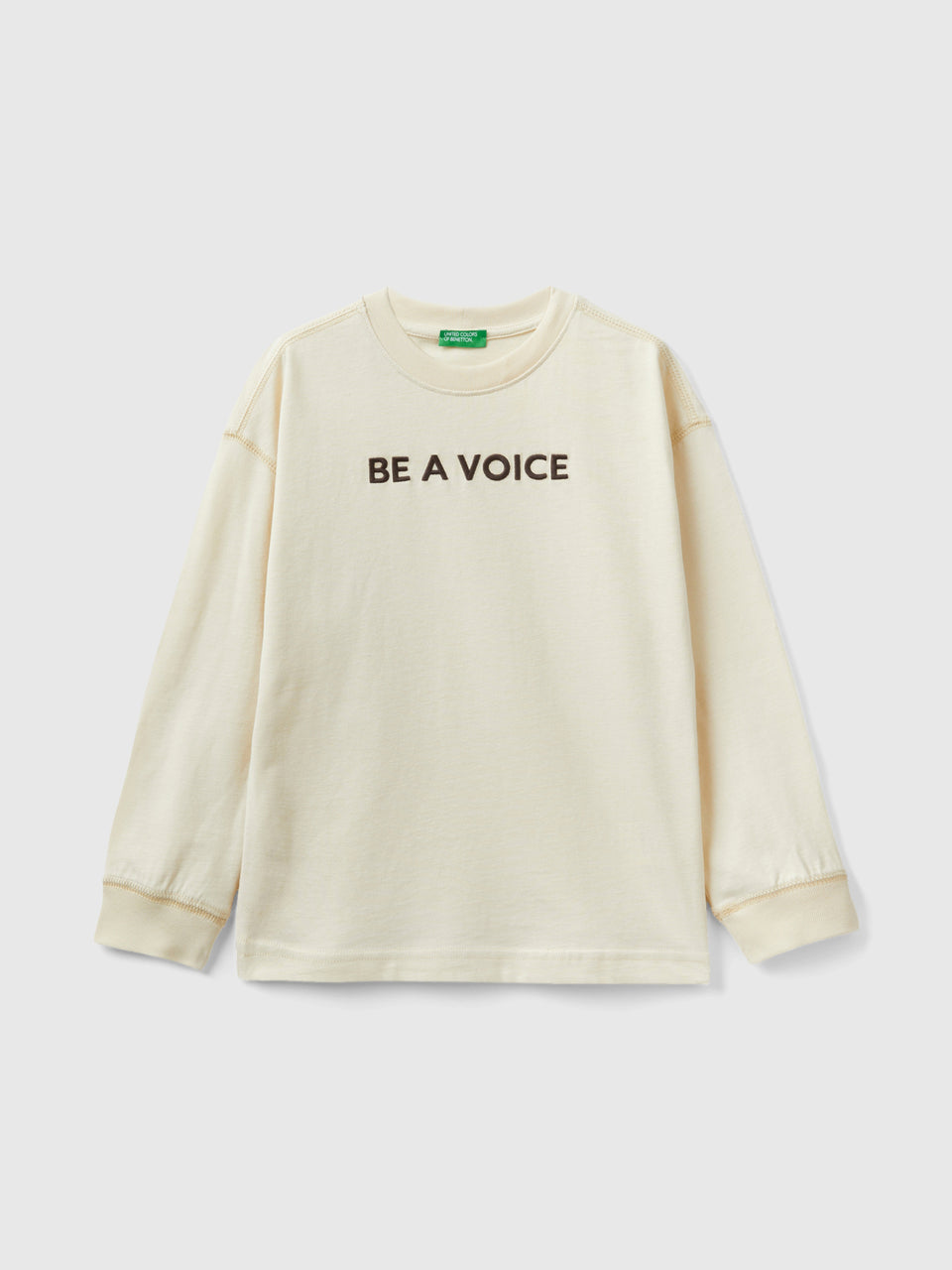 T-shirt quente com bordado - ucb_image_FS