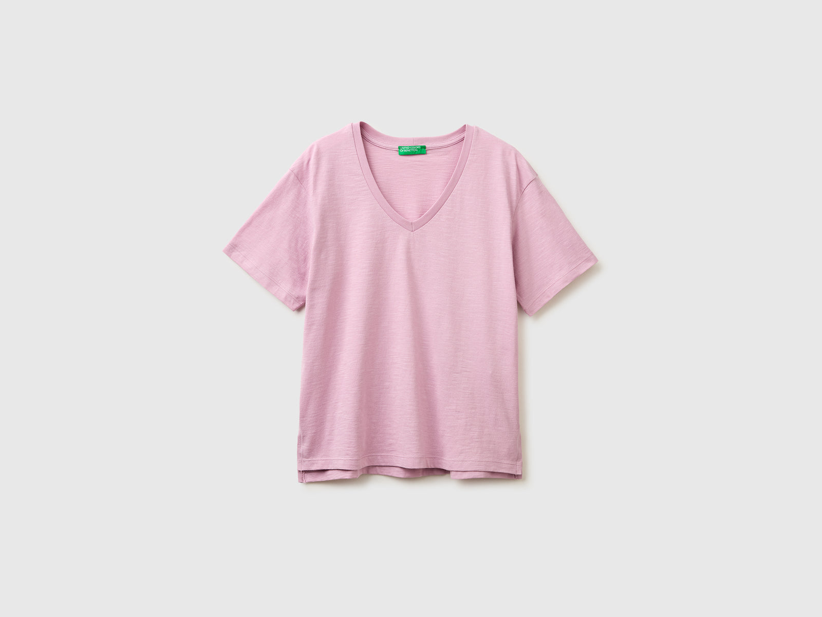 V-neck t-shirt in lightweight cotton - ucb_image_FS