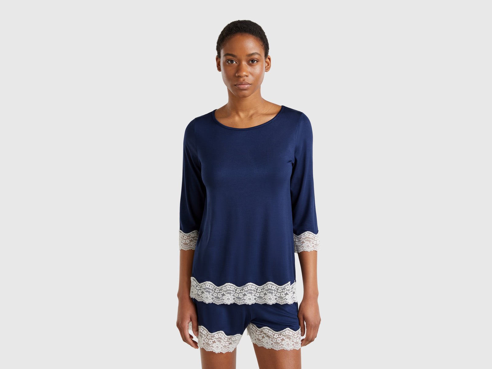 Camisola fluida com detalhes em renda - ucb_image_F