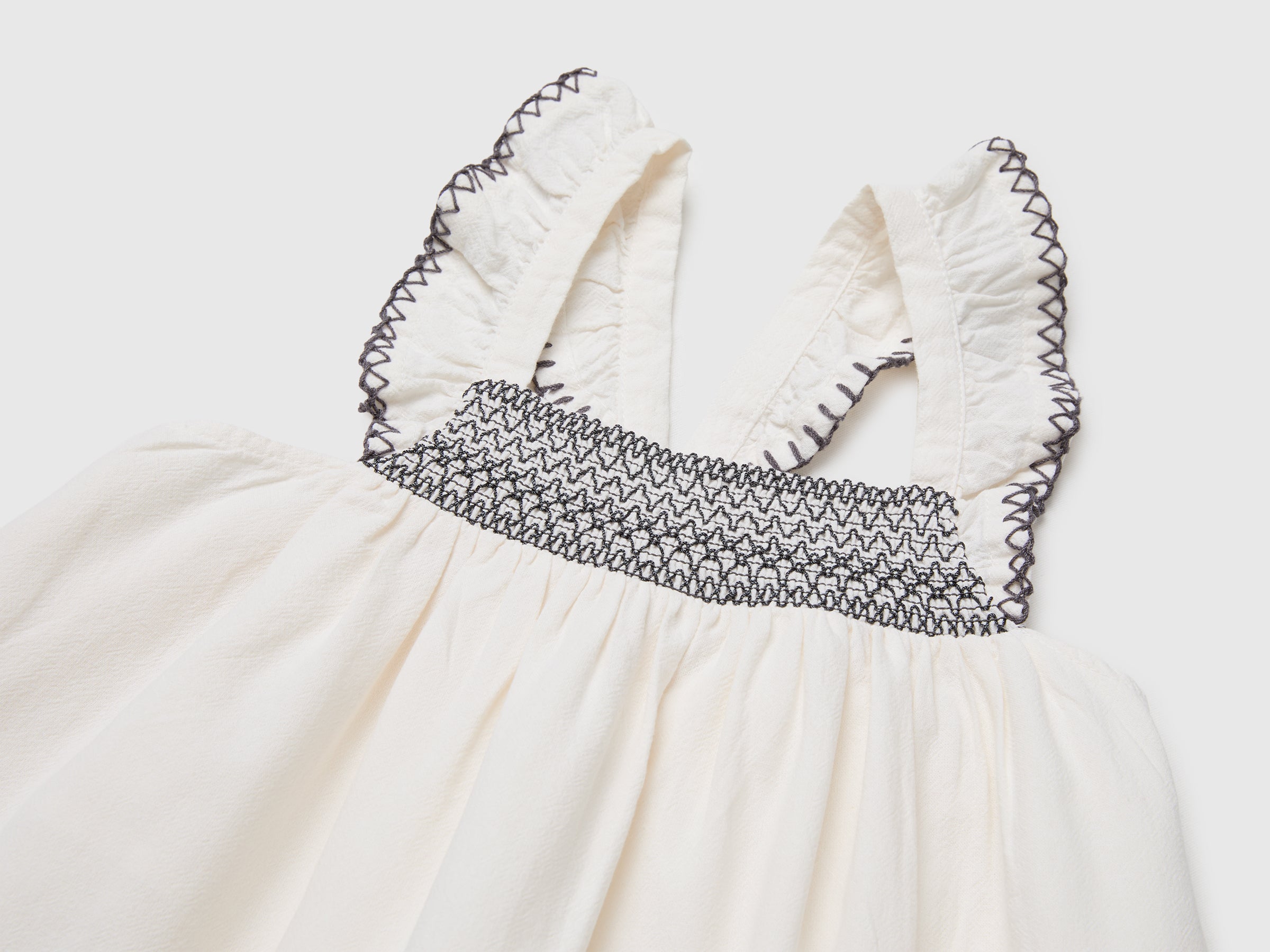 Vestido em crepe com bordados - ucb_image_DS1