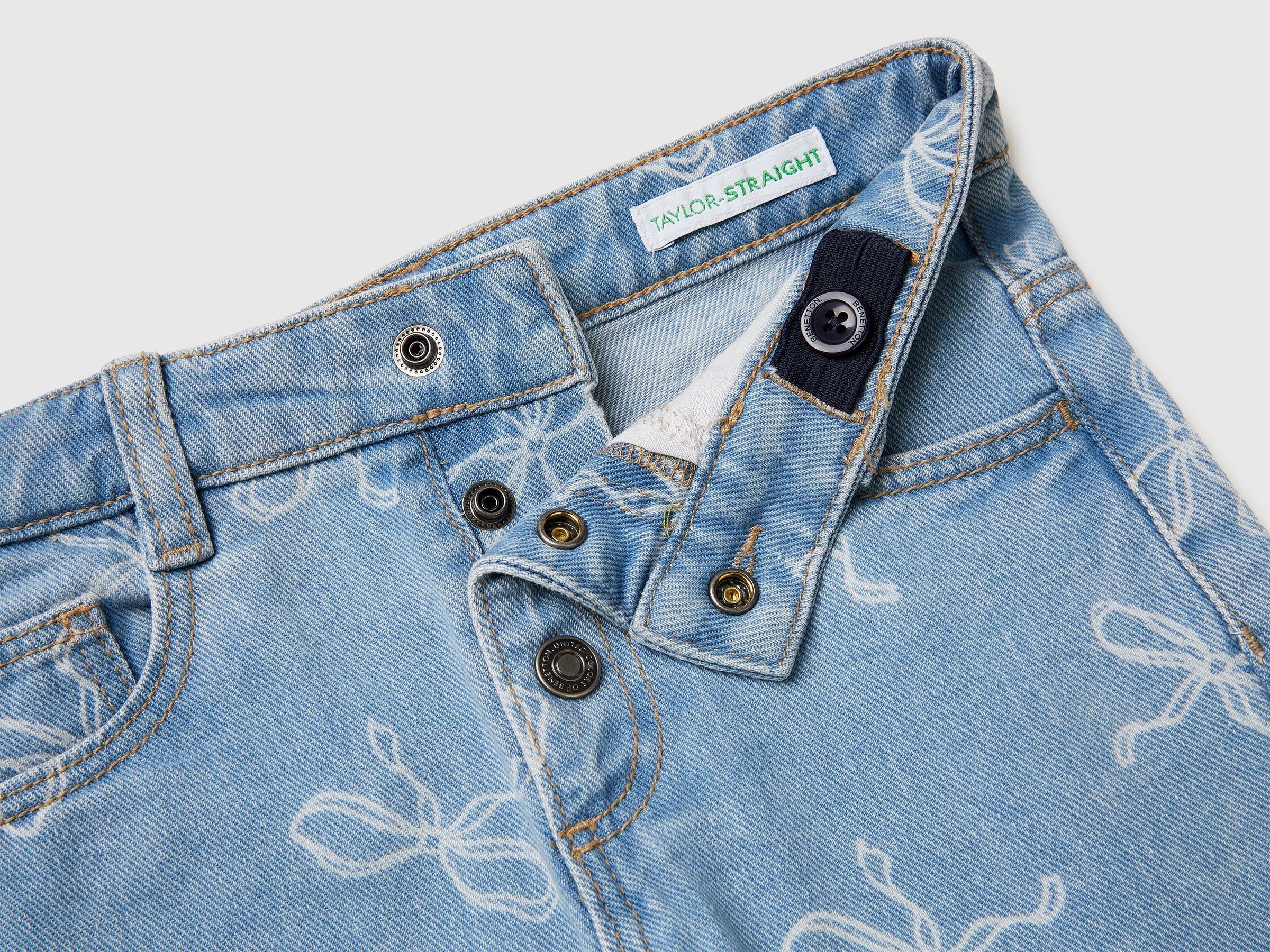 Jeans slim fit estampa laços - ucb_image_DS1