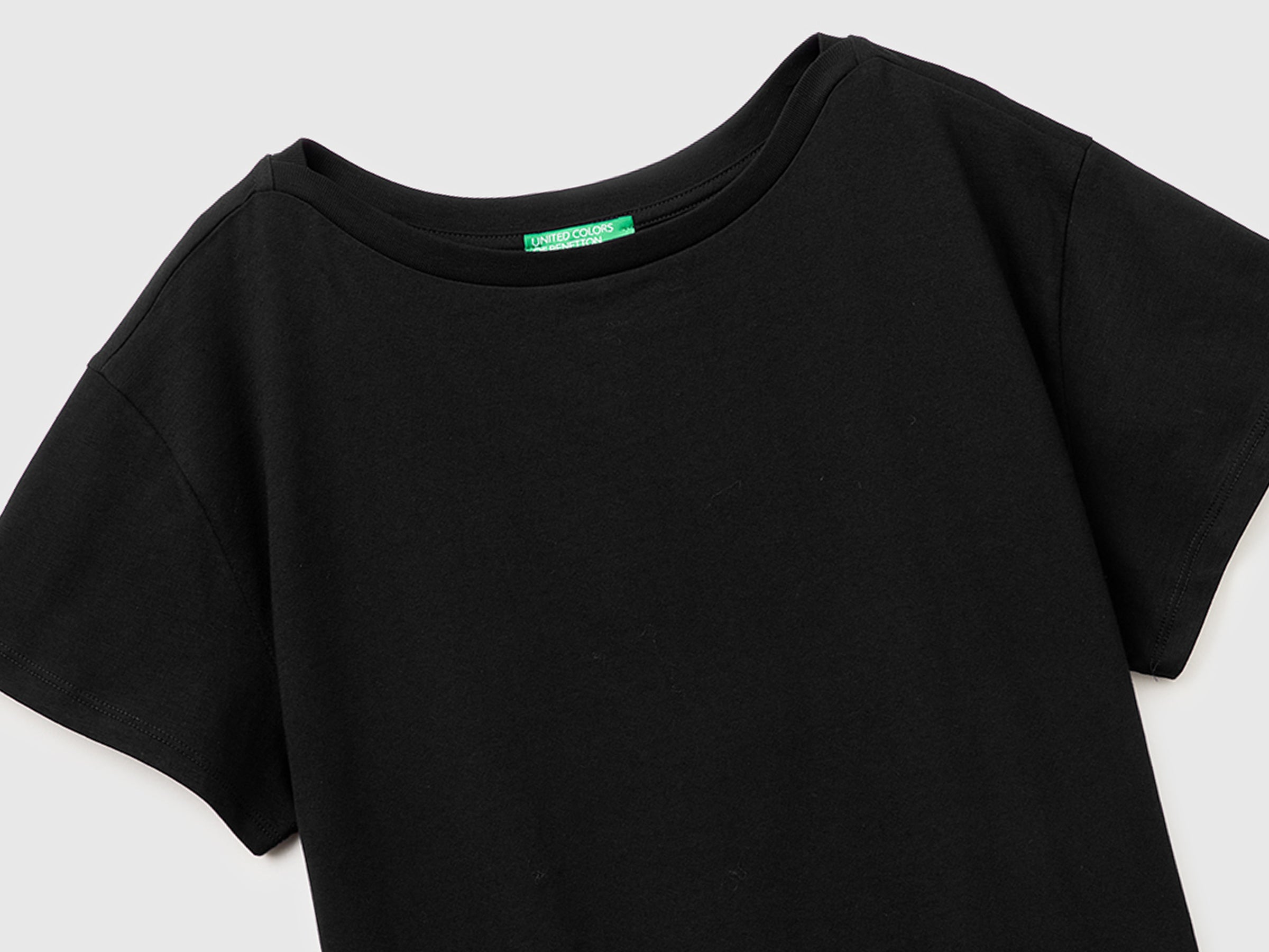 Boat-neck T-shirt - ucb_image_DS1