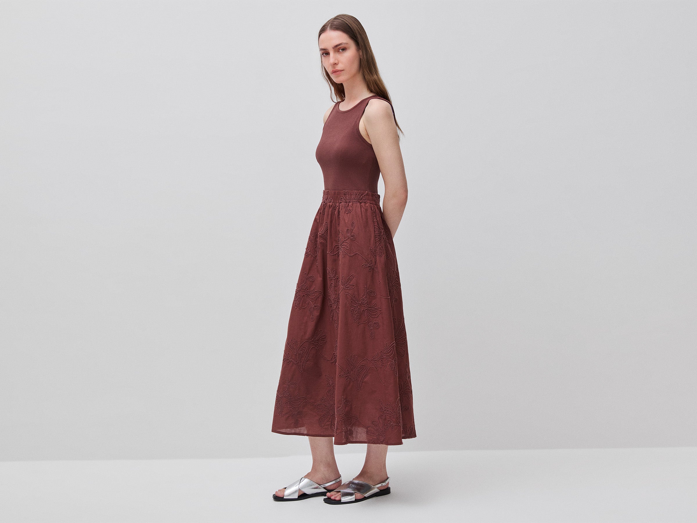 Vestido midi com bordados florais - ucb_image_FY