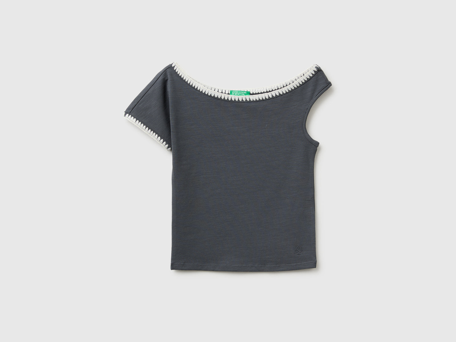 Asymmetrical top - ucb_image_FS