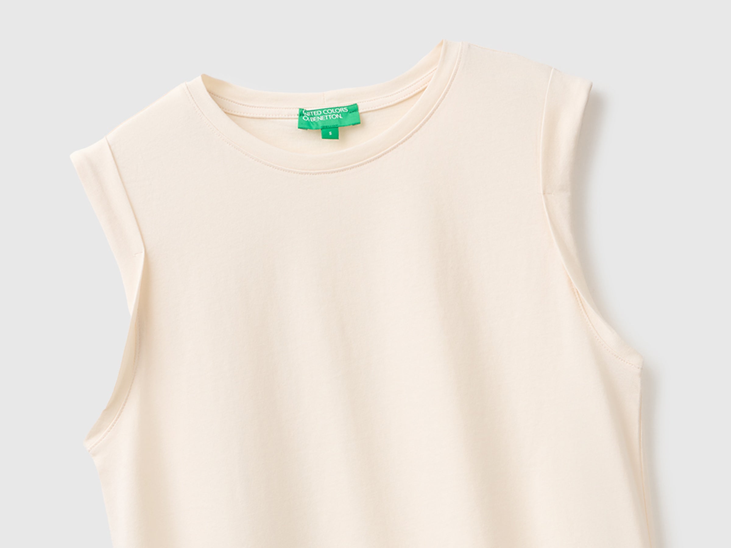 T-shirt sem mangas - ucb_image_FY