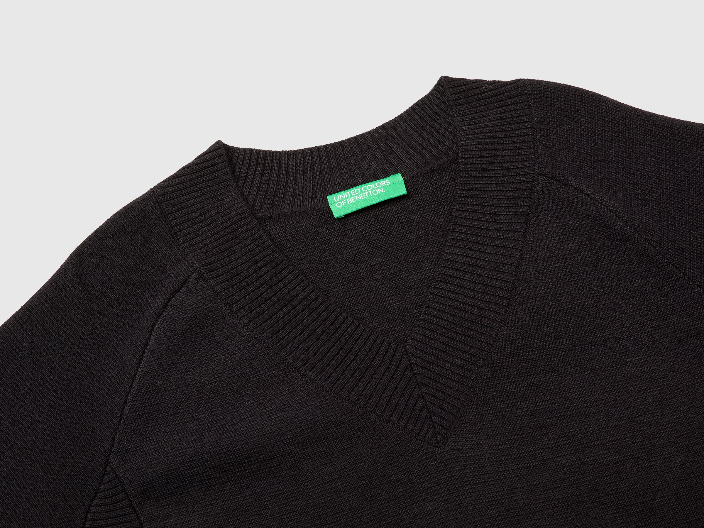 Knit sweater with V-neck - ucb_image_DS1