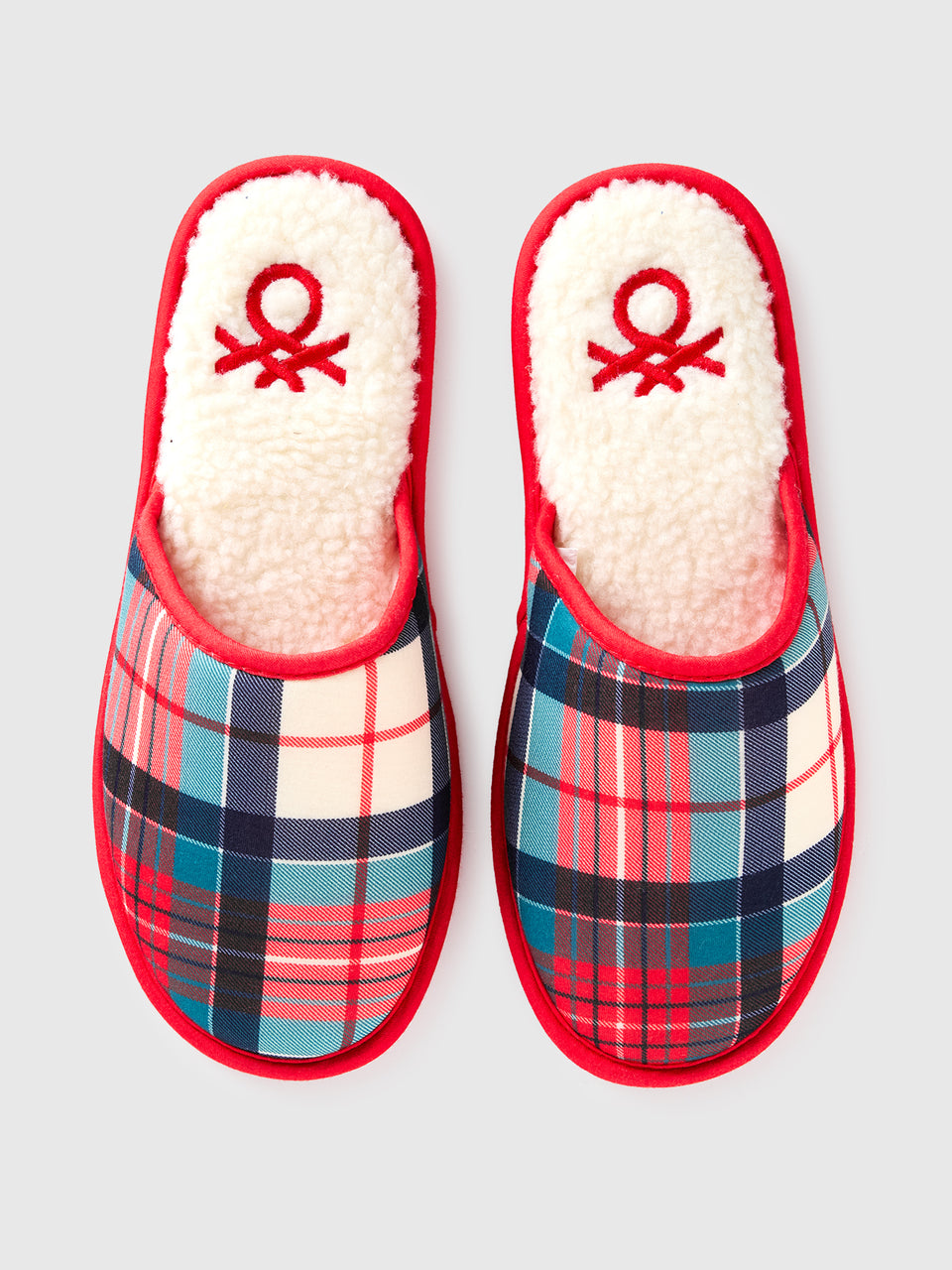 Pantufas aos quadrados - ucb_image_BS