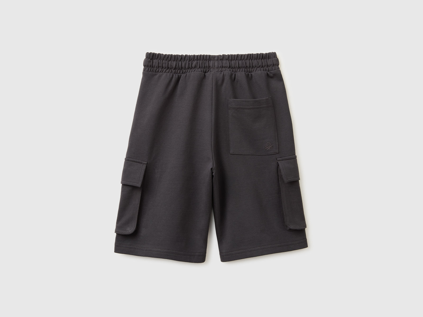 Bermudas em felpo com bolsos - ucb_image_BS