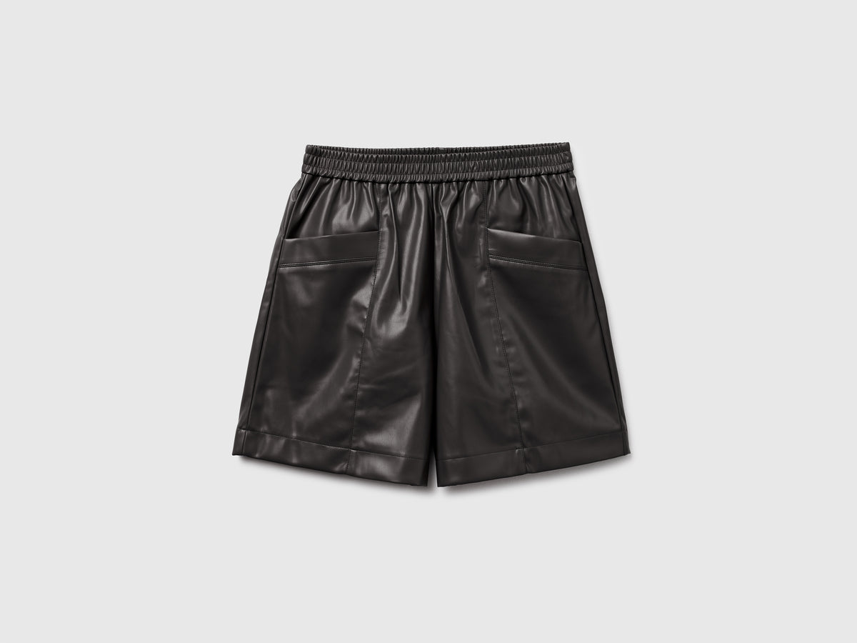 Bermudas em tecido efeito pele - ucb_image_FS
