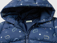 Casaco com padrão de dinossauros e capuz - ucb_image_DS1