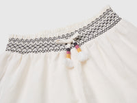 Shorts em crepe com bordado - ucb_image_DS1