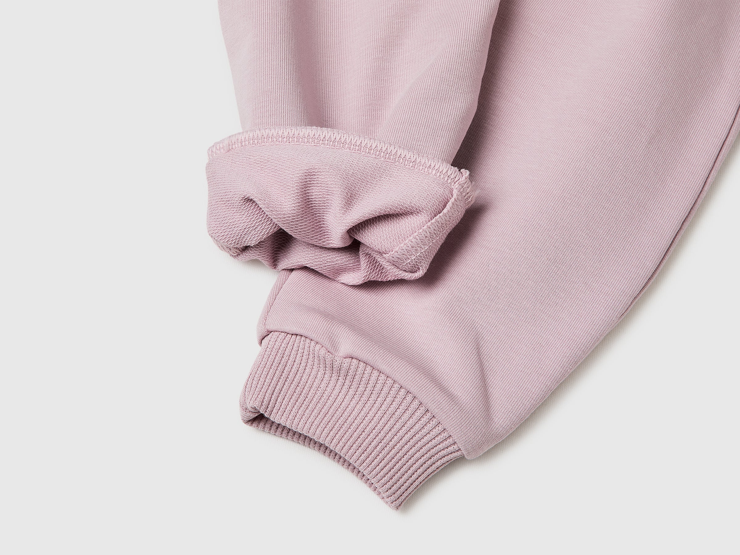 Stretch sweatshirt outfit - ucb_image_FY