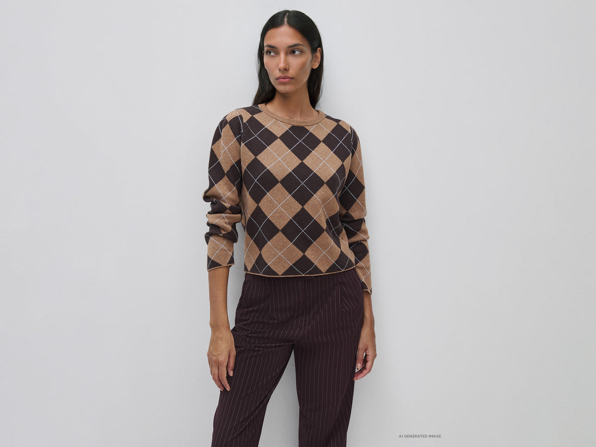 Diamond-patterned crew neck sweater