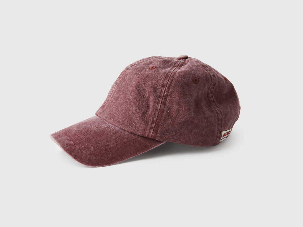 Vintage-look baseball hat