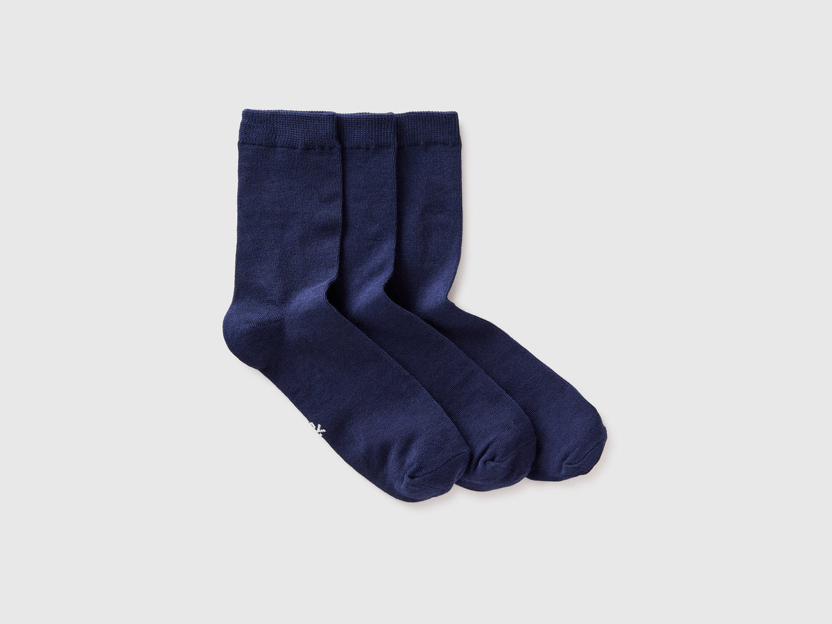 Three pairs of solid-colored medium socks - ucb_image_FS