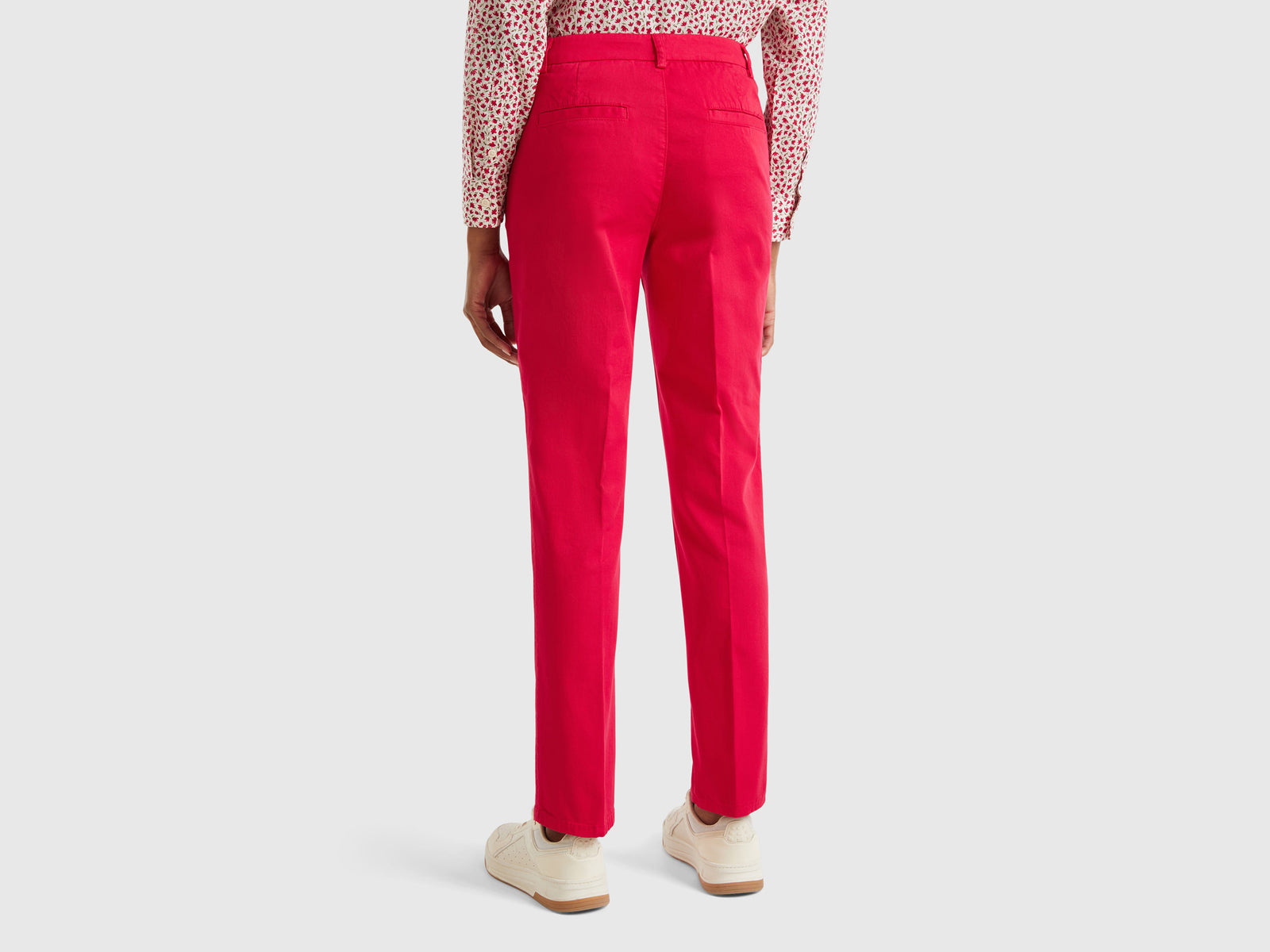 Chinos slim fit em algodão cor de ameixa - ucb_image_B
