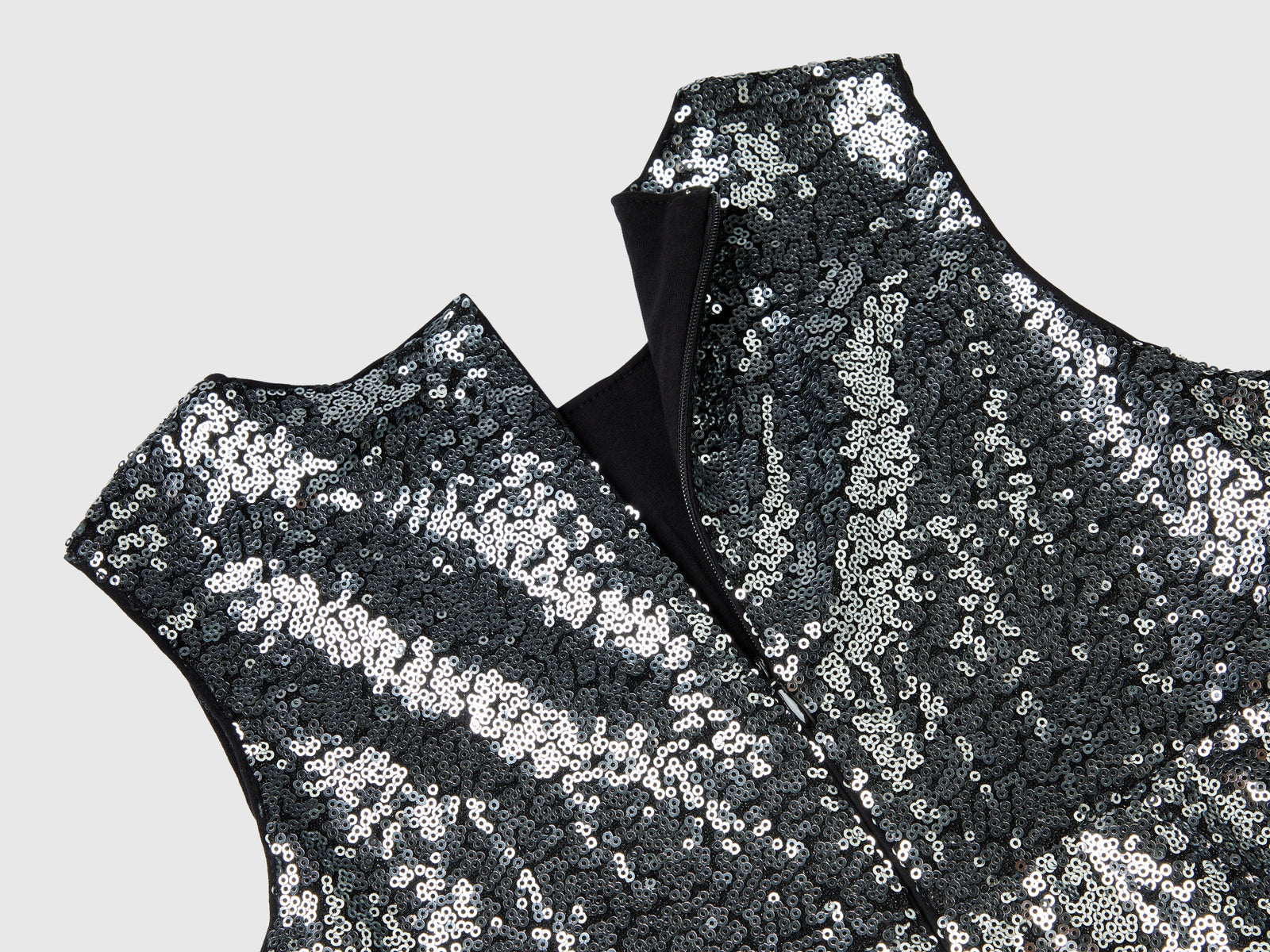 Vestido com lantejoulas - ucb_image_DS1