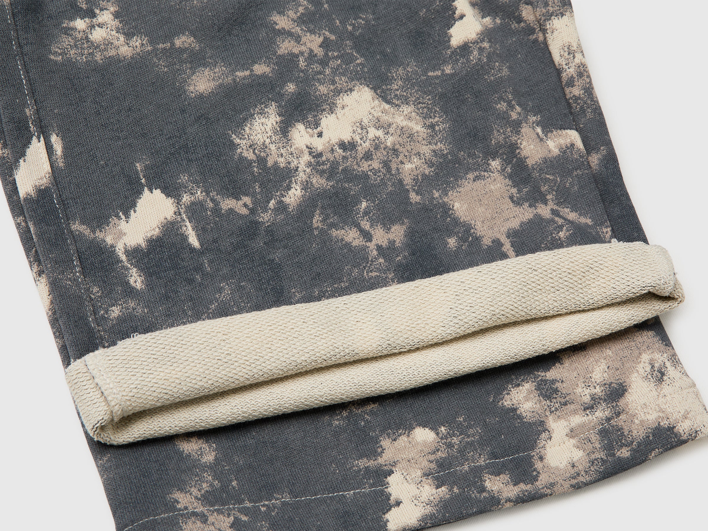Over-fit Bermuda shorts in printed fleece - ucb_image_DS1