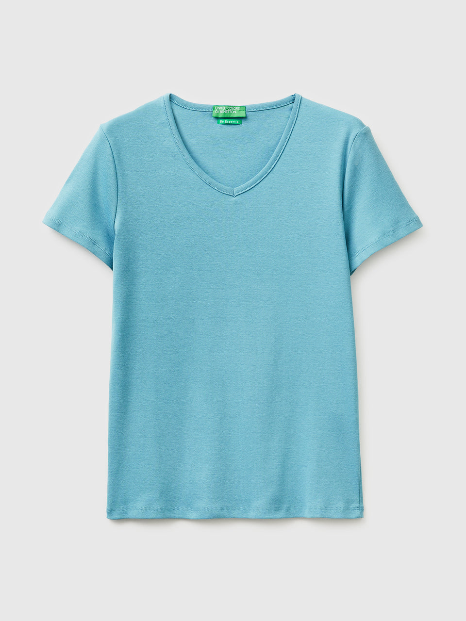 Slim fit t-shirt with V-neck - ucb_image_FS