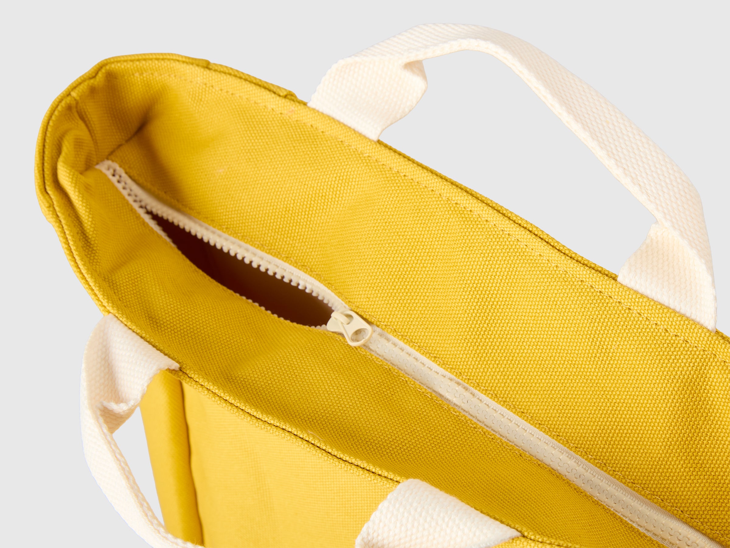 Yellow backpack bag - ucb_image_DS1