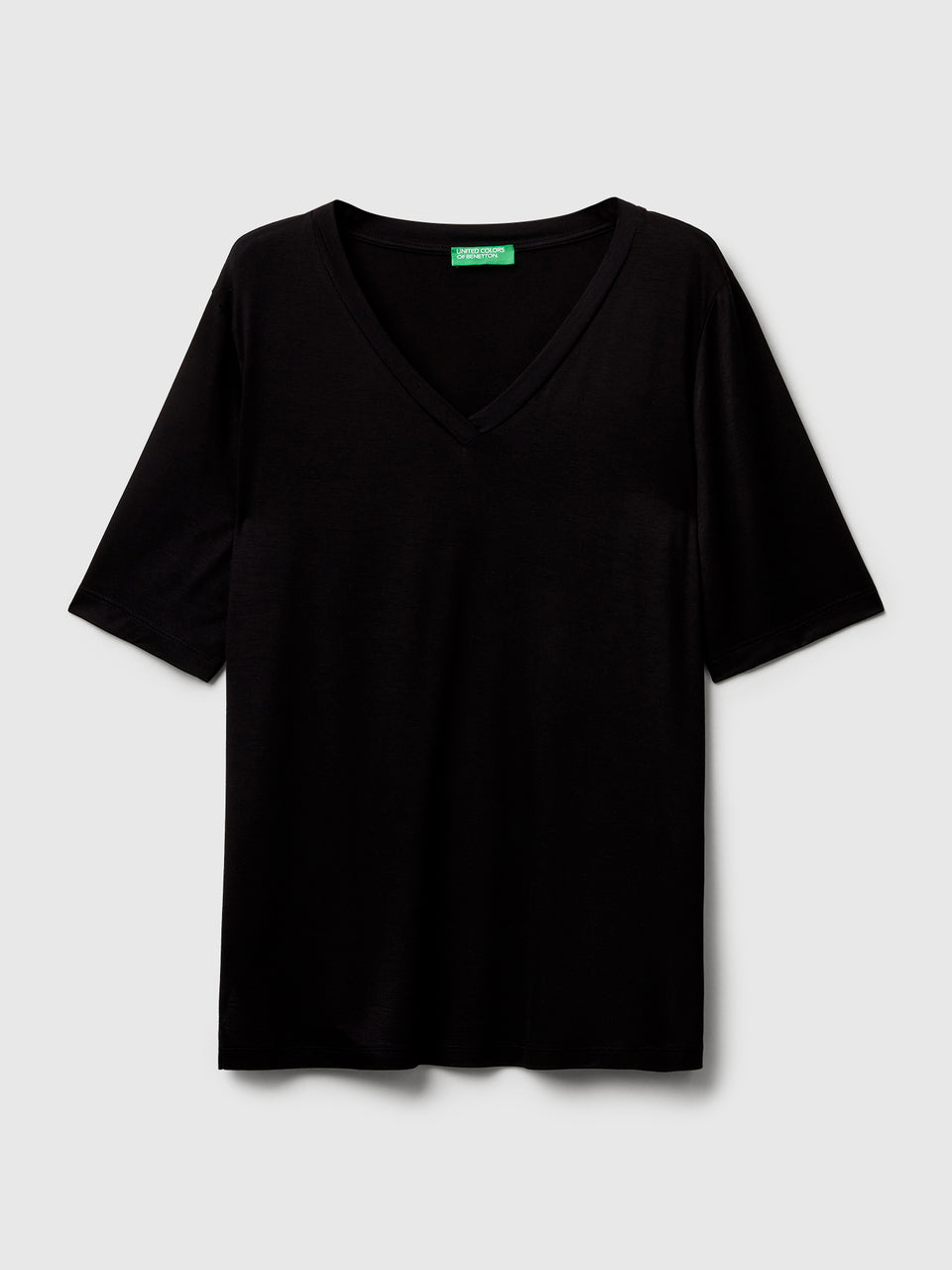 T-shirt decote em V em viscose stretch - ucb_image_FS