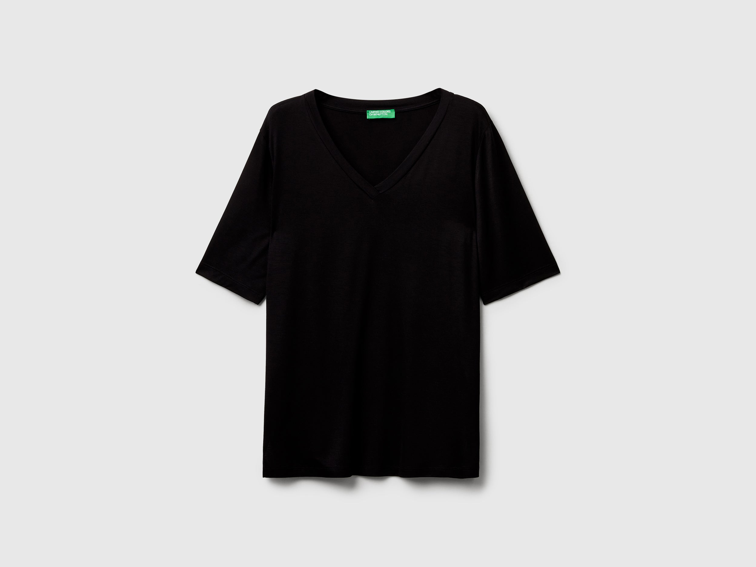 T-shirt decote em V em viscose stretch - ucb_image_FS