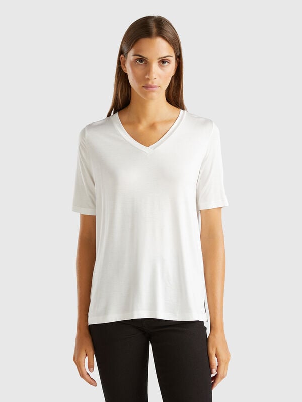 T-shirt scollo a V in viscosa stretch Donna