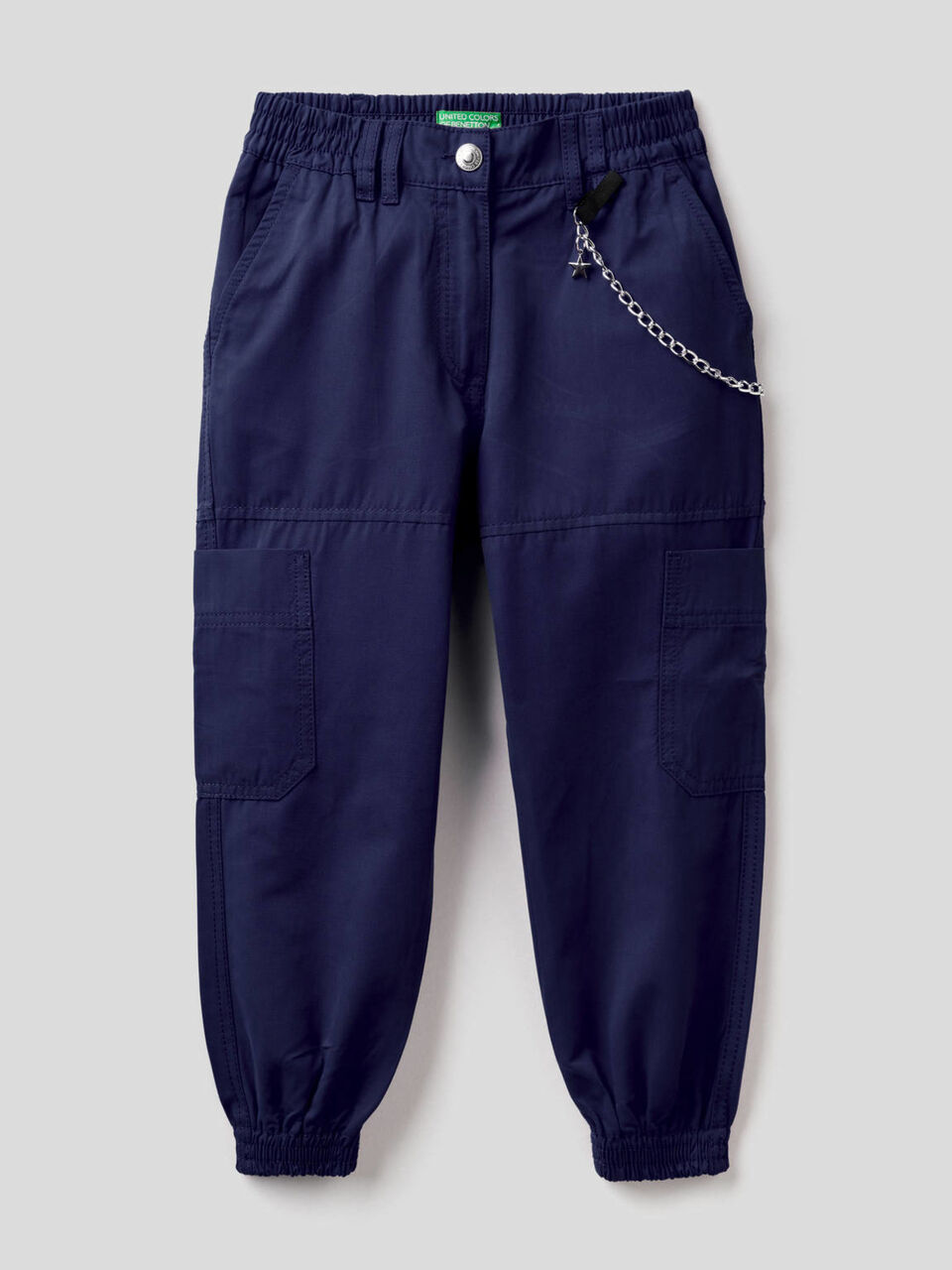 Pantaloni cargo con catenina image number 1