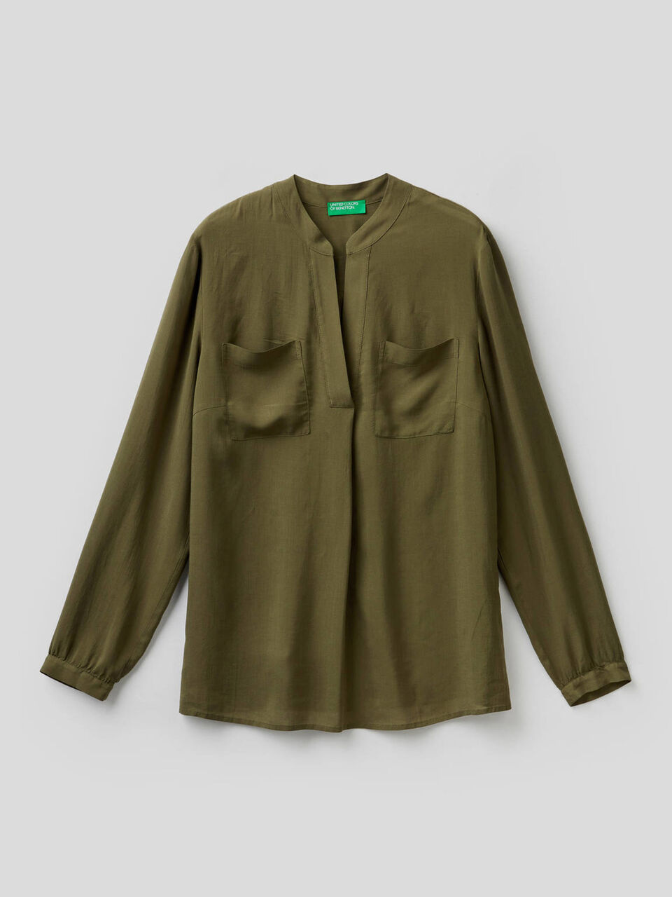 Blusa fluida con scollo a V image number null