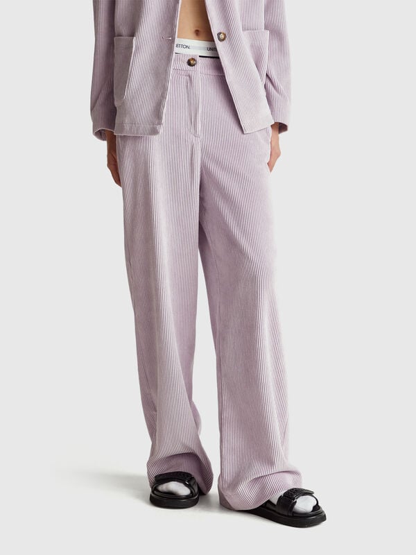Pantaloni svasati in velluto Pantaloni svasati in velluto Donna