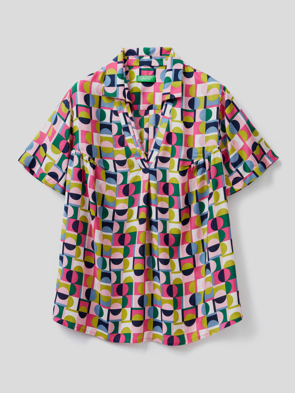 Camicia a manica corta con scollo a V image number 1