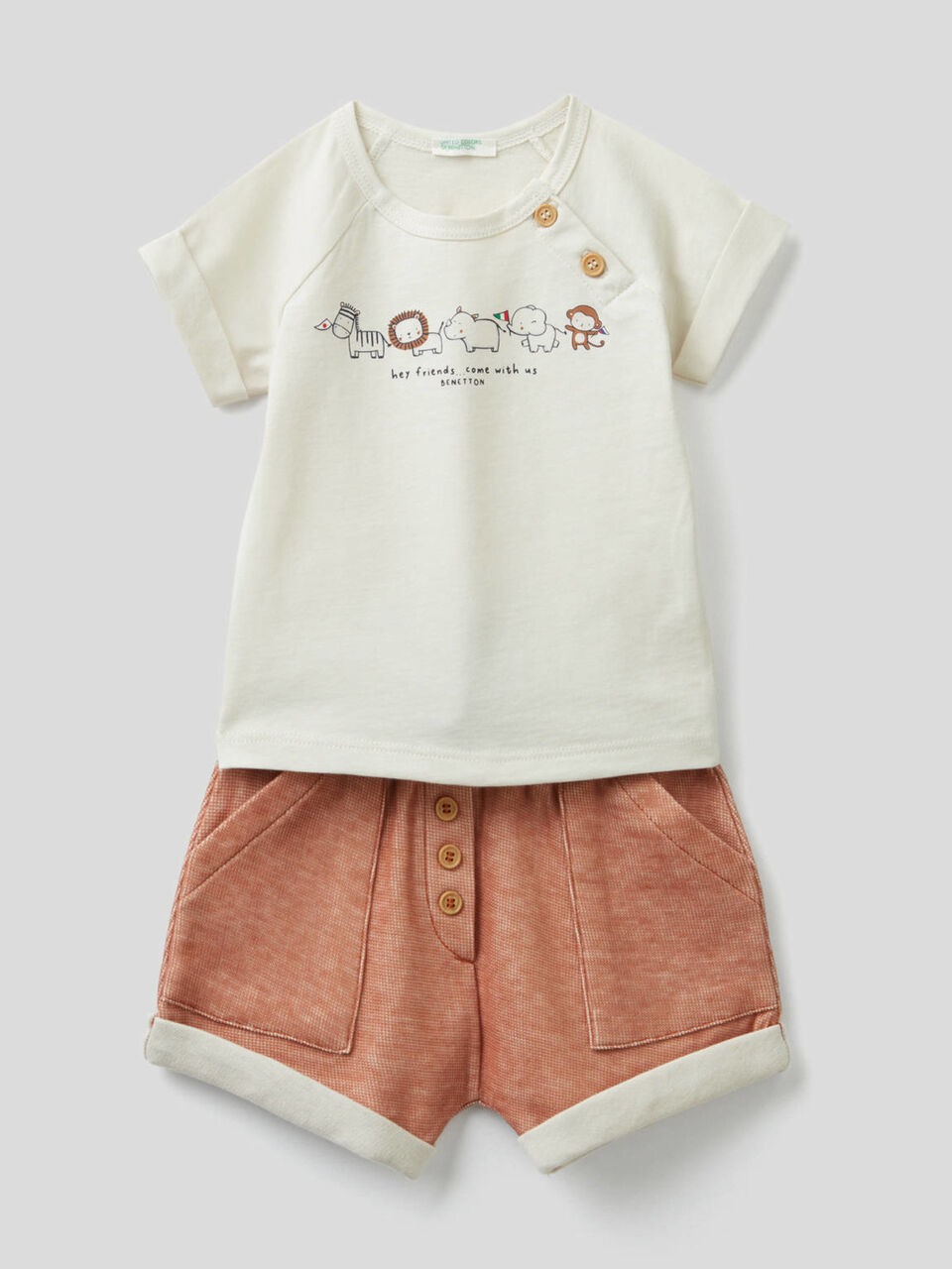 Completo t-shirt e pantaloncini image number 1