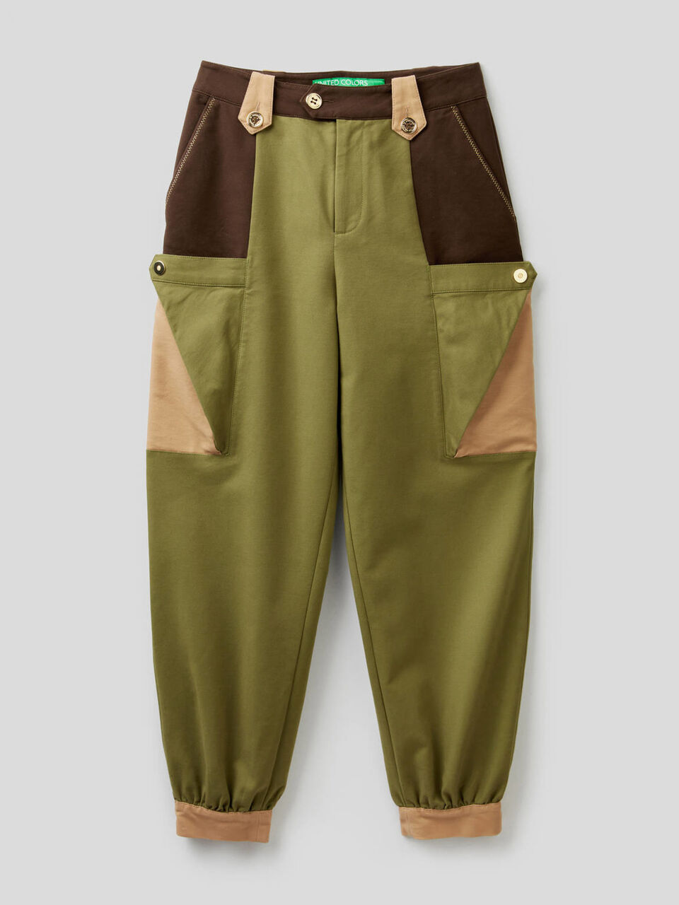 Pantaloni cropped con maxi tasche image number 1