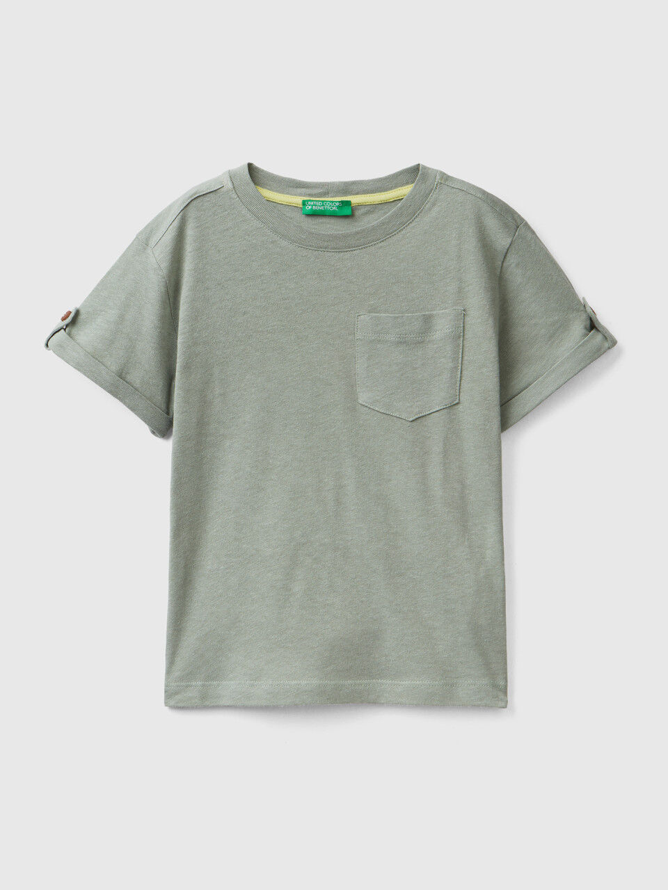 T-shirt con taschino in misto lino