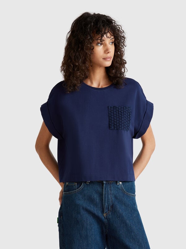T-shirt con taschino macramè Donna