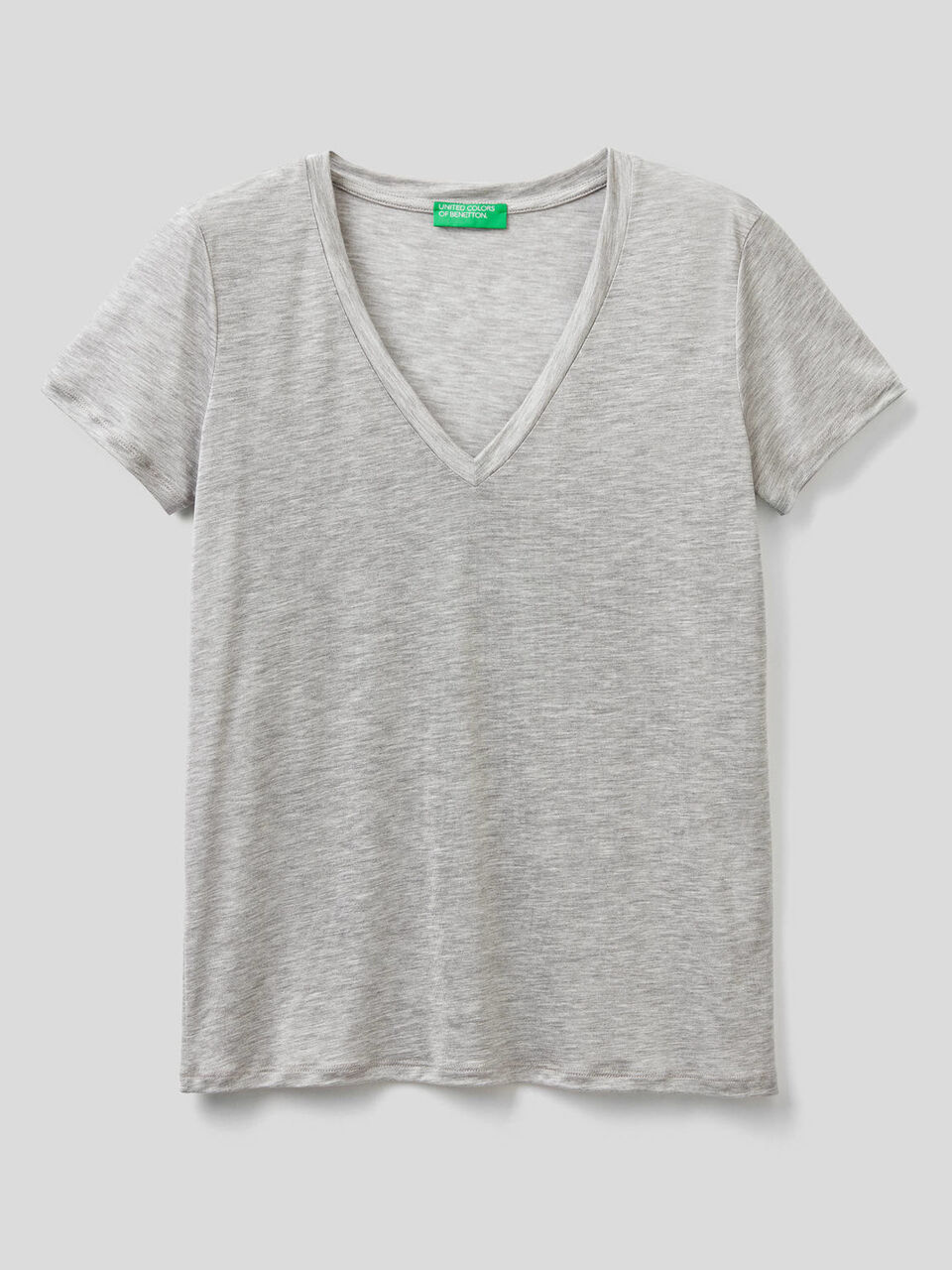 T-shirt con scollo a V image number 1