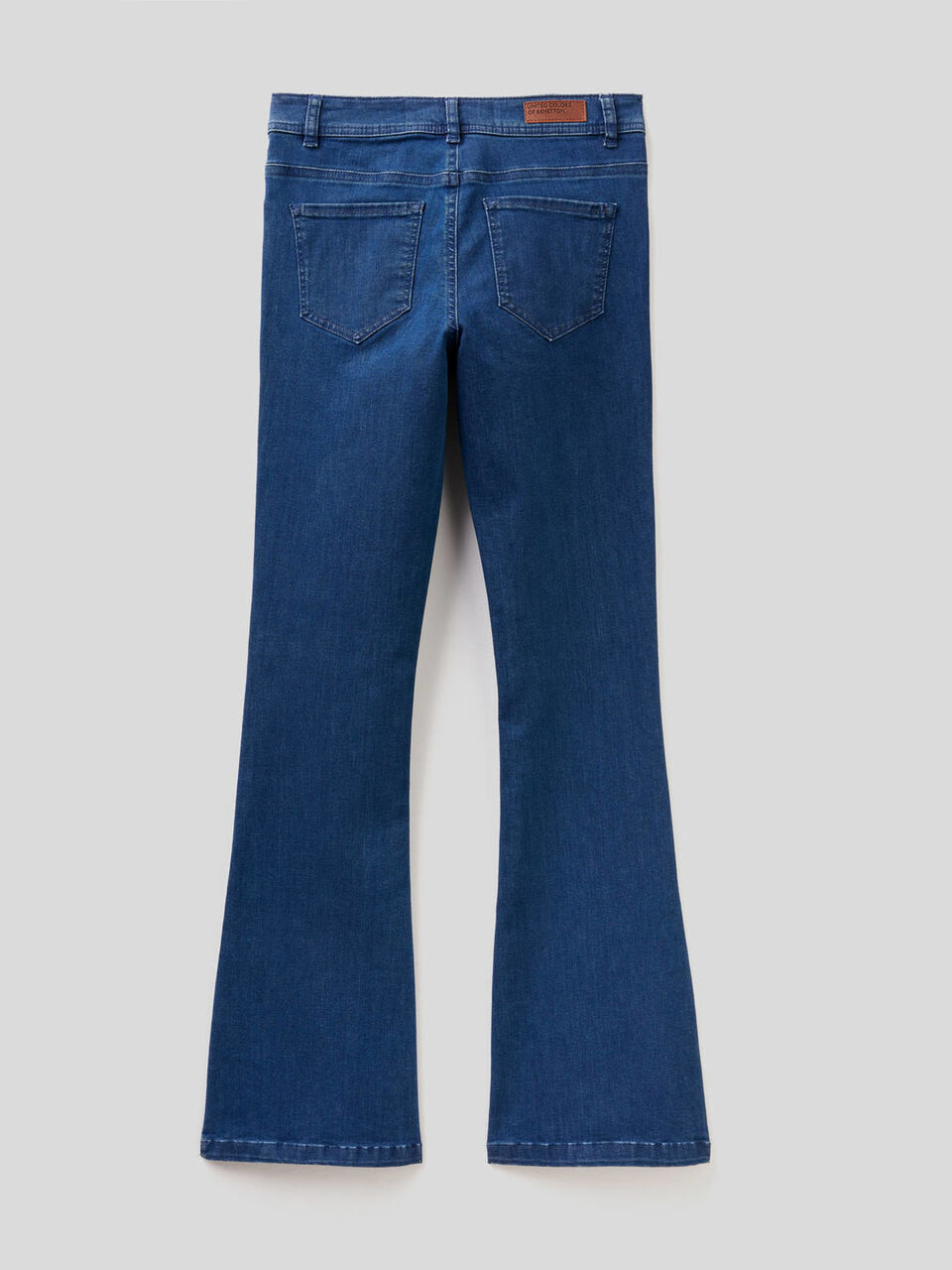 Jeans elasticizzati a zampa image number null