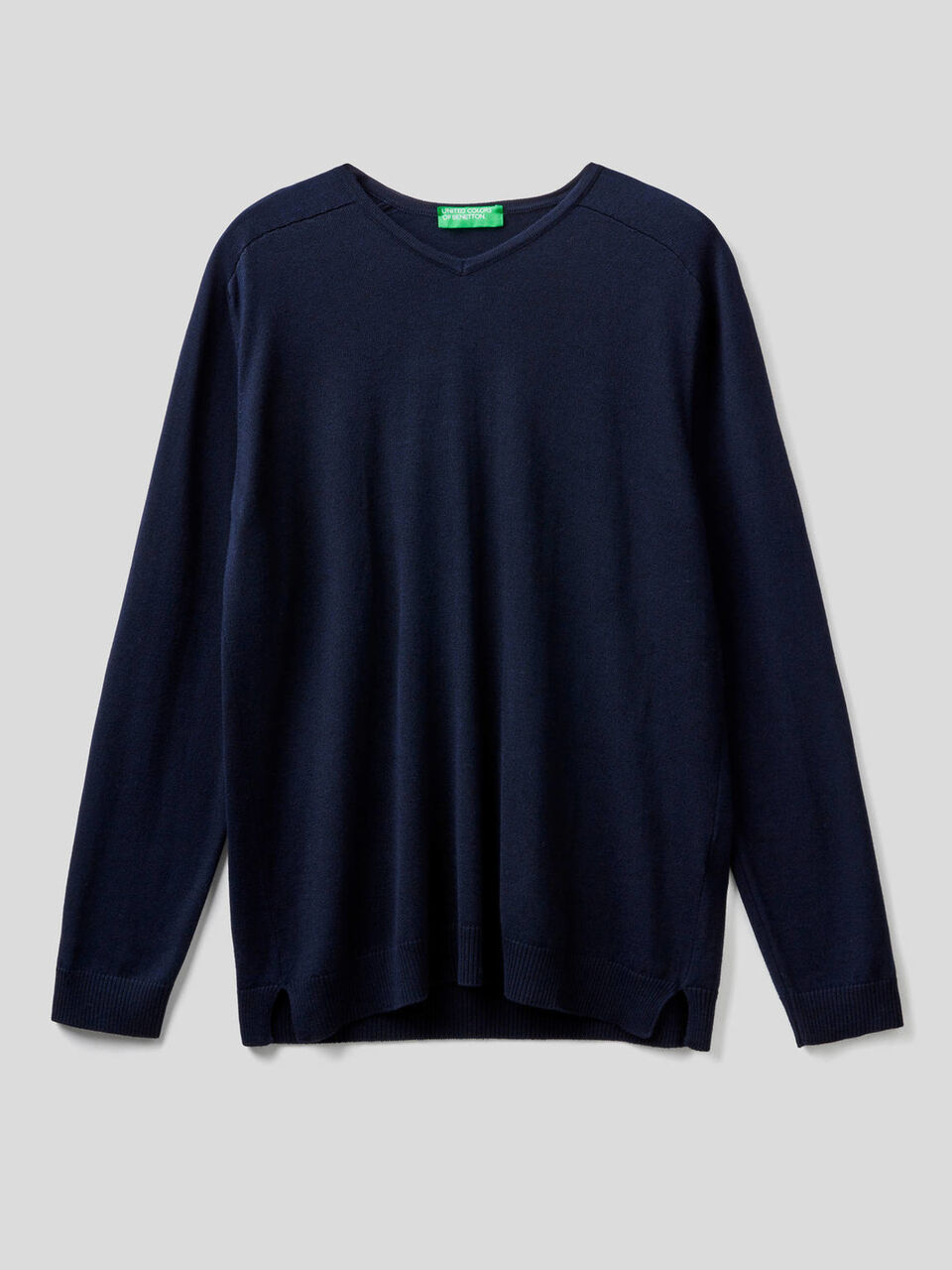Maglia con scollo a V image number 1