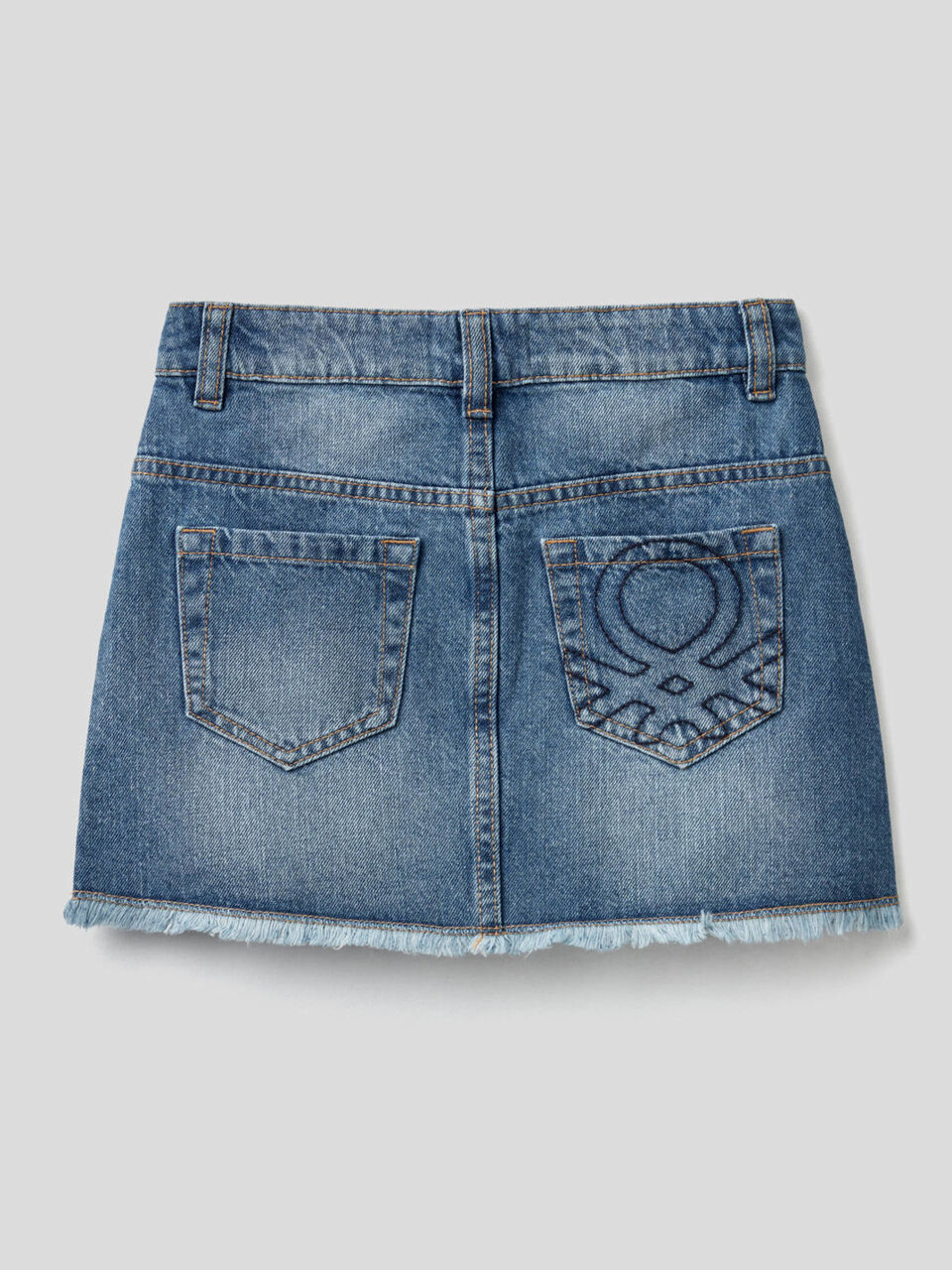 Gonna di jeans con aspetto vissuto image number 2