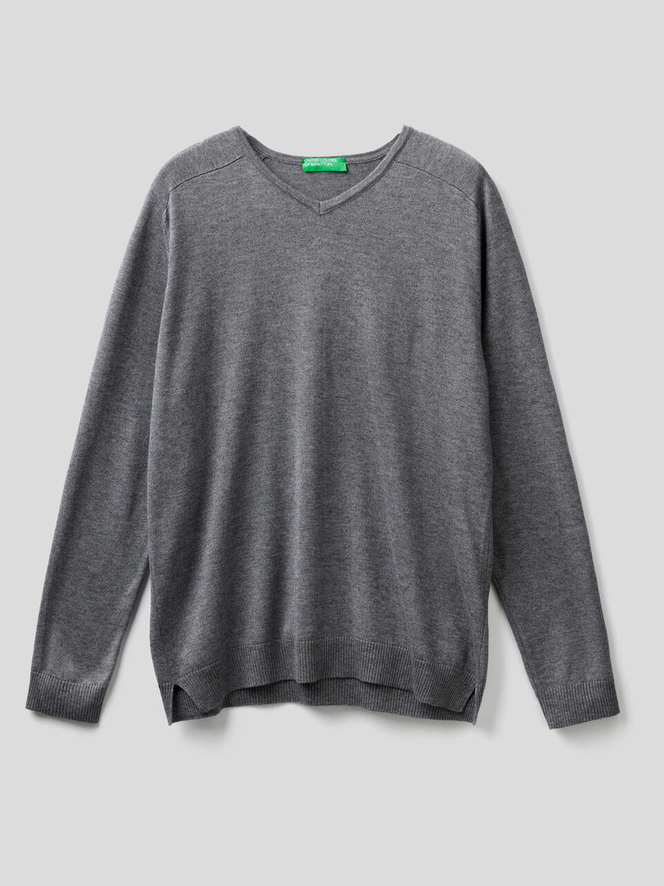 Maglia con scollo a V image number 1