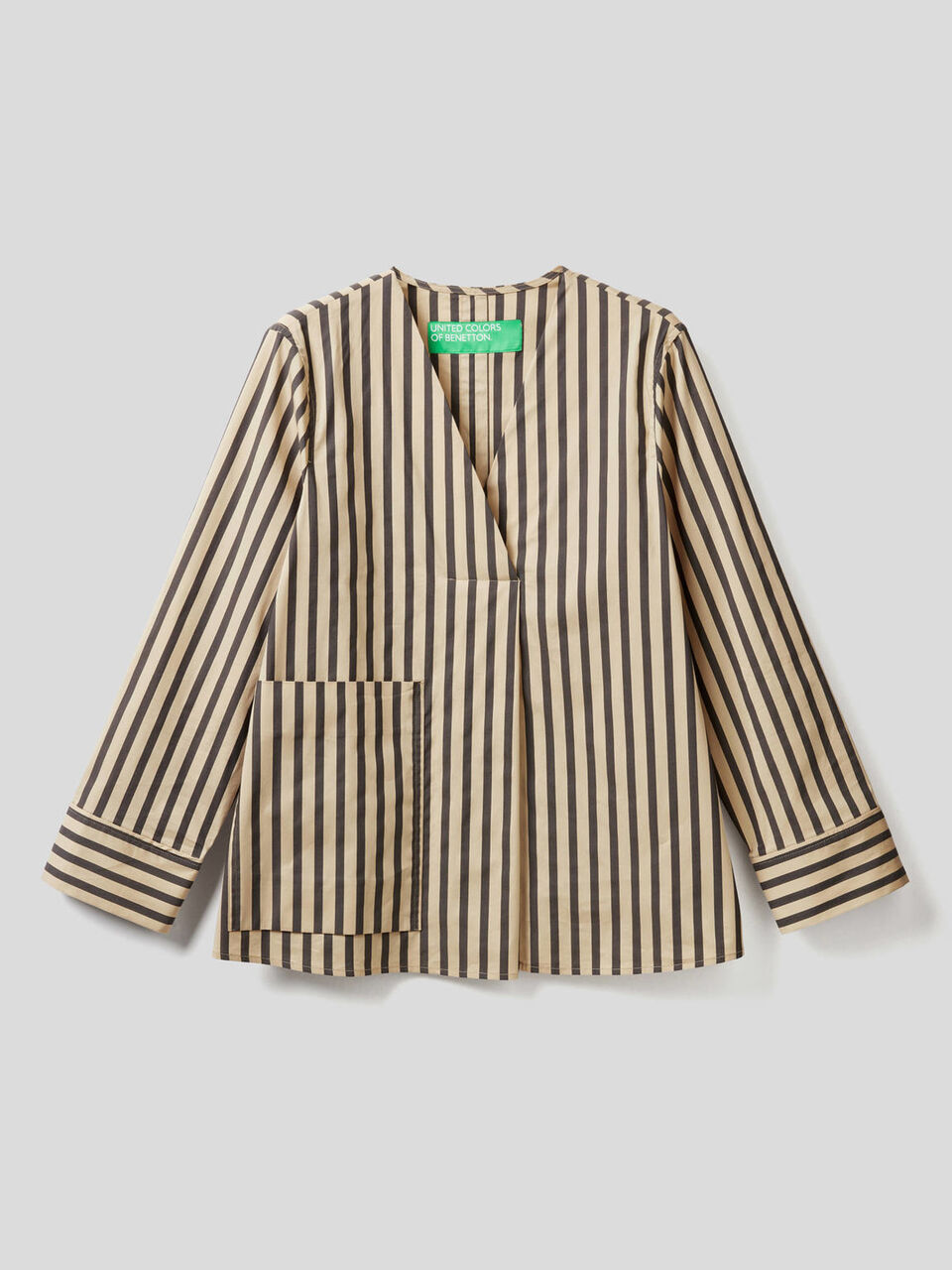 Blusa con maxi tasca image number 1
