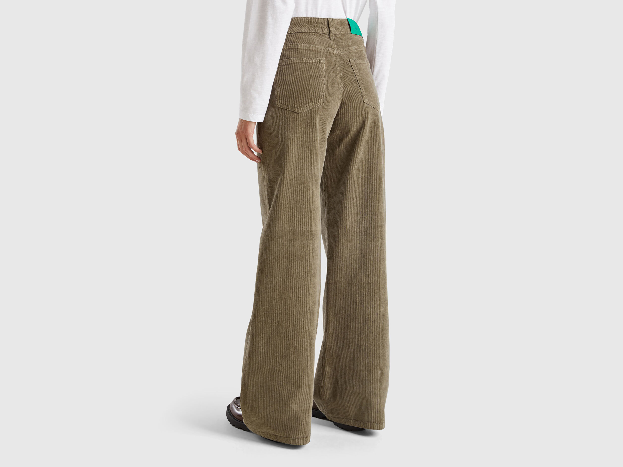 Pantaloni wide fit in velluto Verde oliva Benetton